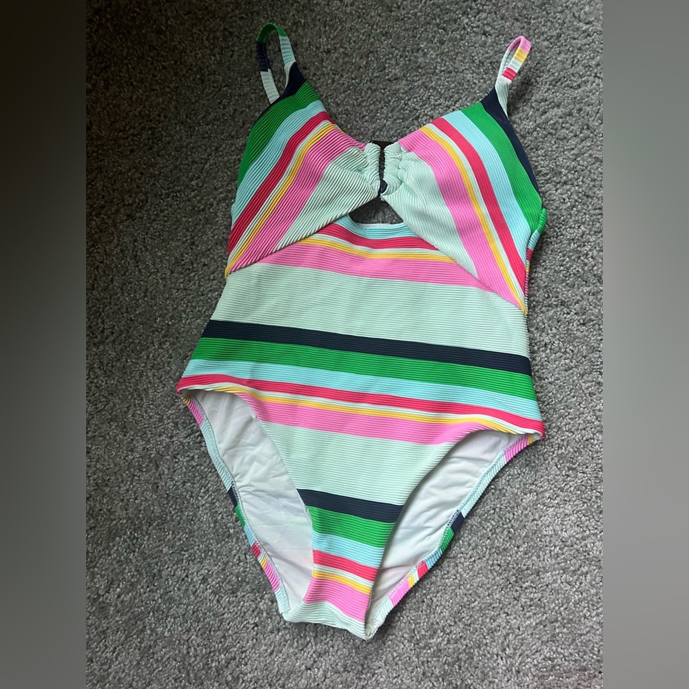 Swimsuit - Picture 6 of 7
